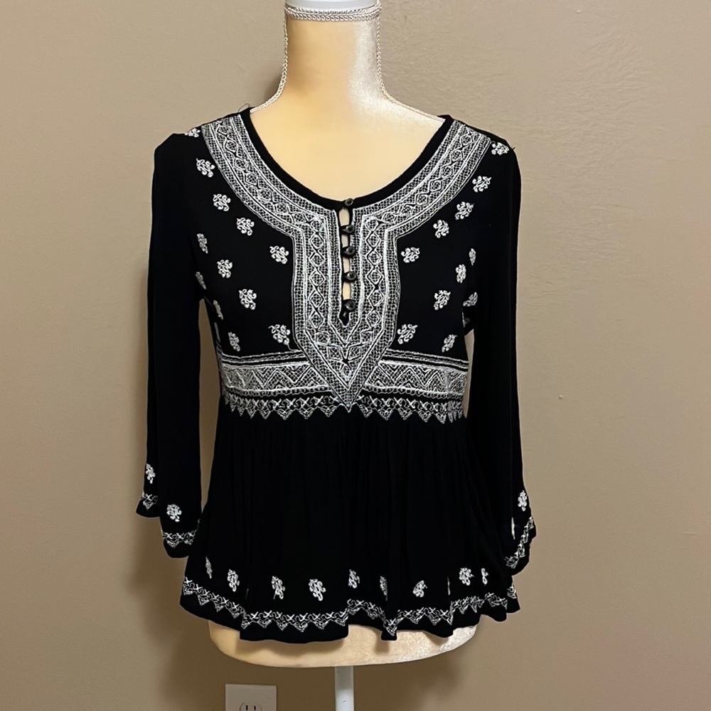 FOREVER 21 Black and White Boho 3/4 Sleeve Blouse Top Size S Like New